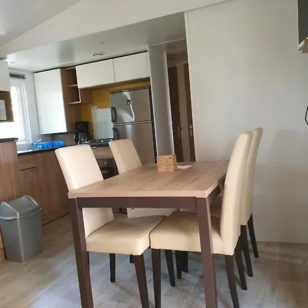 Mobile De Luxe 6 A 8 Personnes *