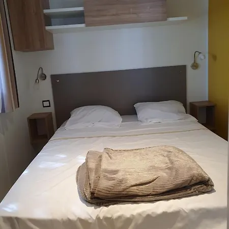 Mobile De Luxe 6 A 8 Personnes *